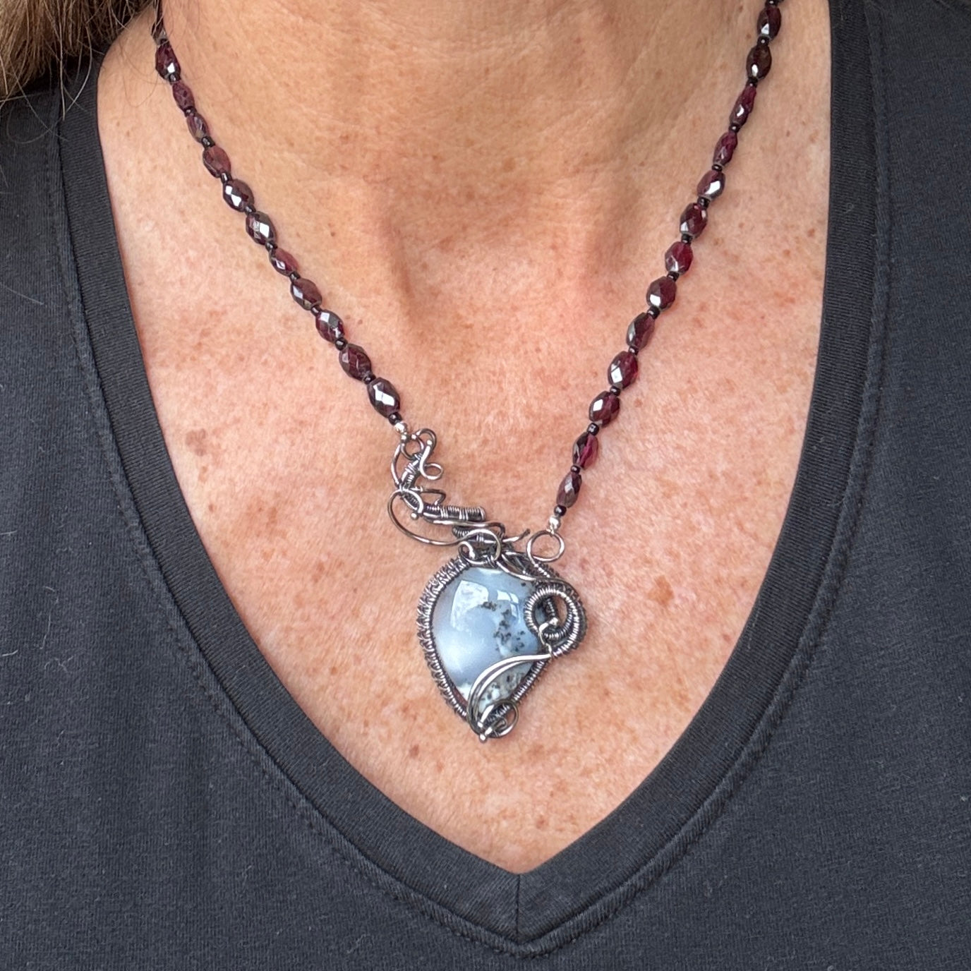 Dendrite Teardrop & Garnet Silver Woven Necklace